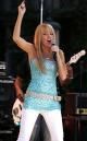 1-miley este imbracata in stilul hanney. stilul lui miley cyrus