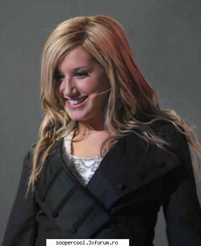 poze poze iar poze ashley tisdale
