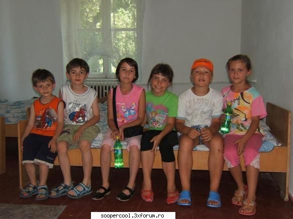 aici suntem acum 2 ani in tabara cativa din noi! :) my best friends