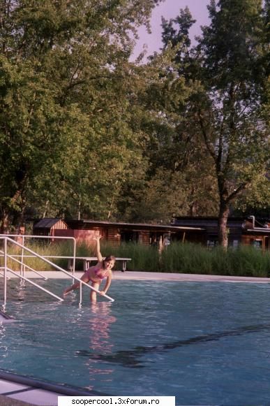 OHH...Vacanta - Eu la piscina in Germania.A fost superb! - Facem teme...