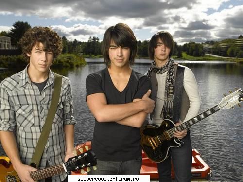 Poze , poze si iar poze - Camp rock JONAS BROTHERS - Stiluri si poze...